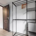 By Swimming - 3 Bedrooms And Air Conditioning בית נופש זילנד