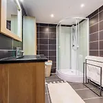 בית נופש By Swimming - 3 Bedrooms And Air Conditioning