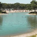 By Swimming - 3 Bedrooms And Air Conditioning בית נופש זילנד