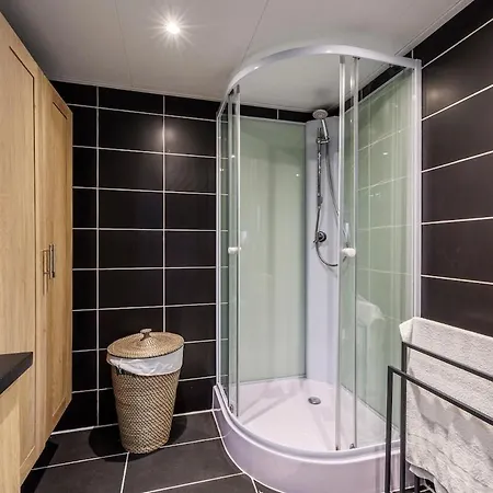 By Swimming - 3 Bedrooms And Air Conditioning Feriehus Zeeland